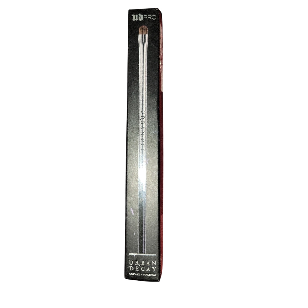 Urban Decay Precision Makeup Brush in Black